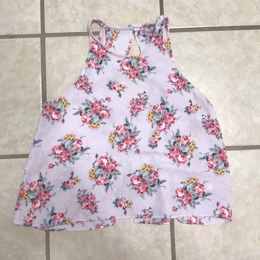 ✨Cute (NWOT) flowy top✨